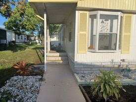 7325 Demure Ln in New Port Richey, FL - Building Photo