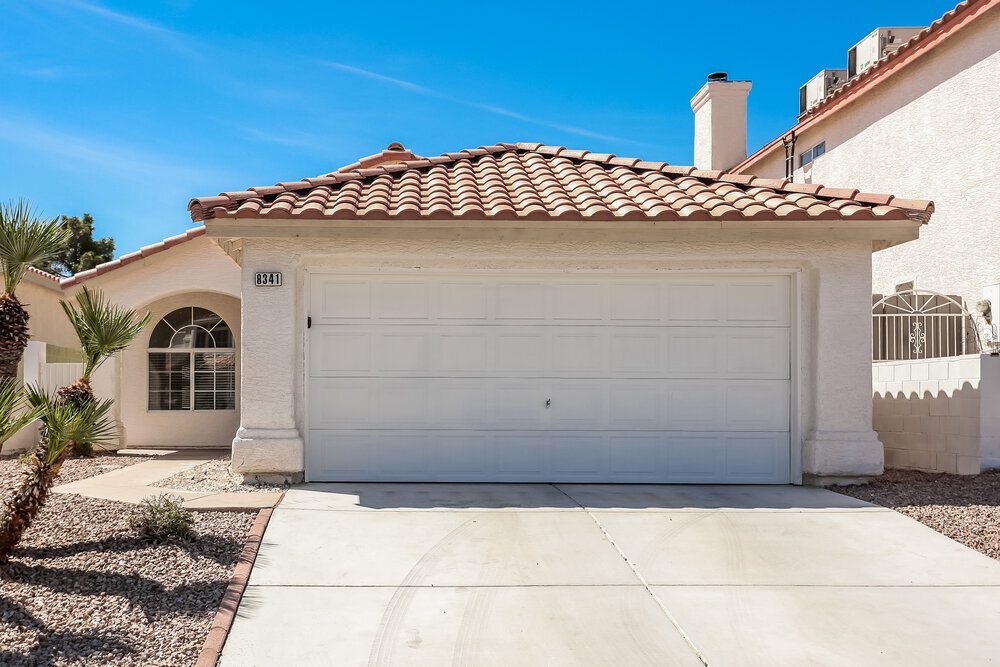 8341 Pendragon Cir in Las Vegas, NV - Building Photo
