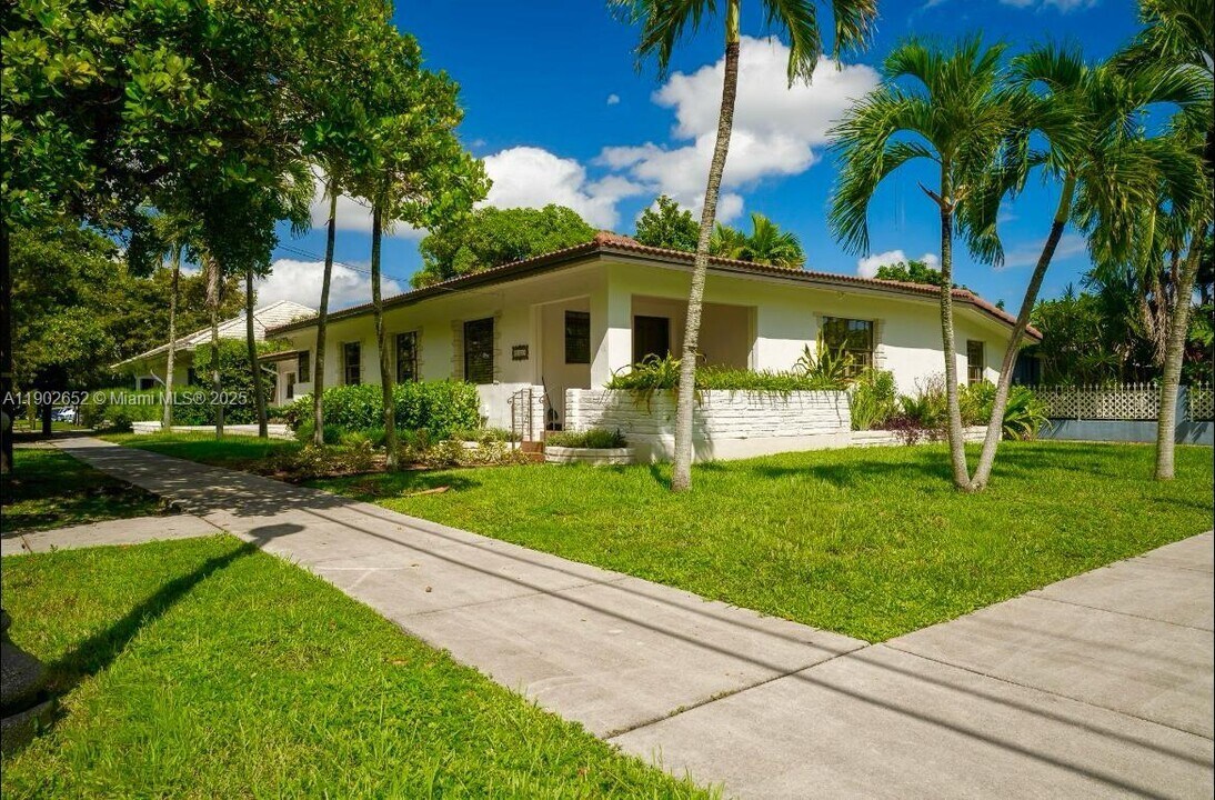 2121 SW 13th Ave in Miami, FL - Foto de edificio