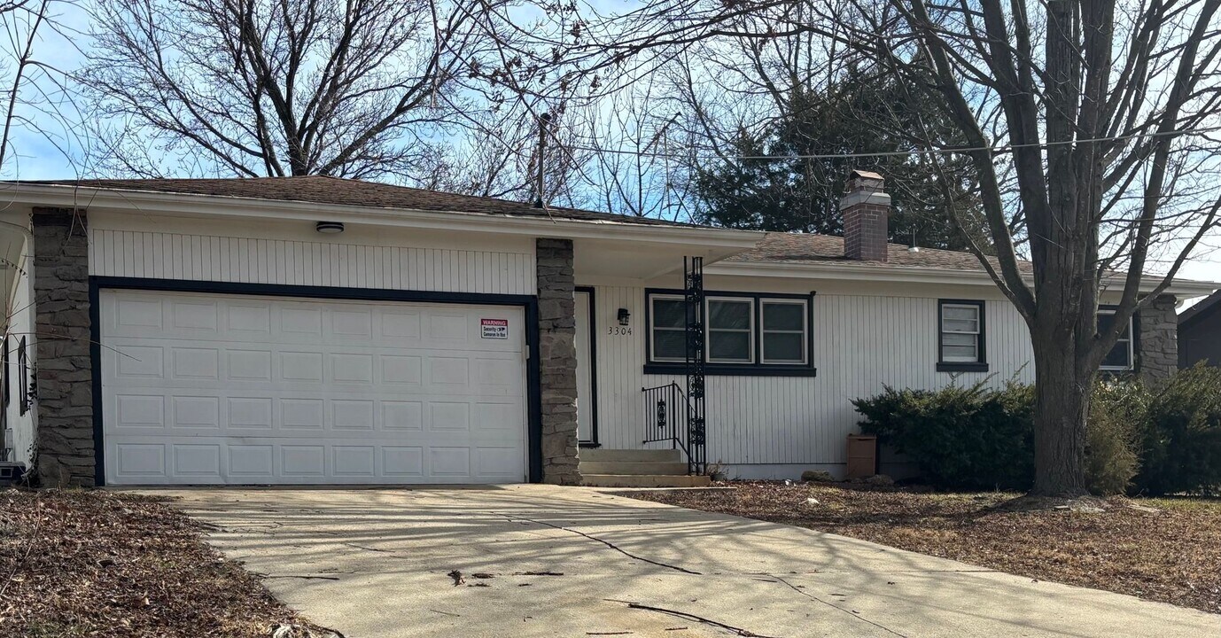 3304 N Stewart Ave in Springfield, MO - Building Photo