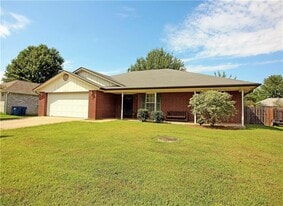 1205 SE 22nd St in Bentonville, AR - Building Photo