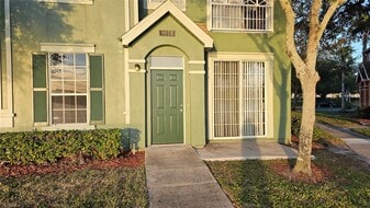 9018 Lake Chase Island Way in Westchase, FL - Building Photo