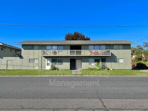 213 NW 7th St in Redmond, OR - Building Photo - Building Photo