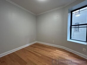 26 Post Ave in New York, NY - Building Photo - Building Photo