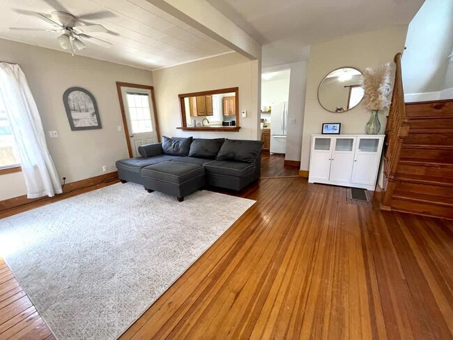 14 Orchard St, Unit 1 in Easthampton, MA - Building Photo - Building Photo