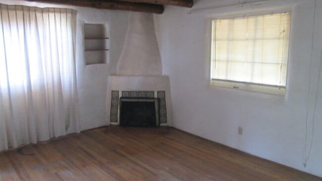 property at 7405 Domingo Rd NE