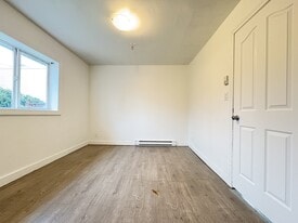 23244 Dewdney Trunk Rd in Maple Ridge, BC - Building Photo