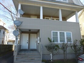 520 Ocean Ave in New London, CT - Building Photo