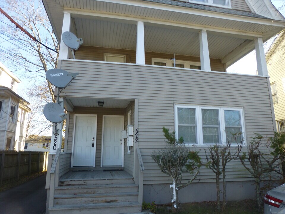 520 Ocean Ave in New London, CT - Building Photo