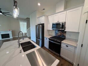 307 Talons Dr in Eagle Point, OR - Building Photo - Building Photo