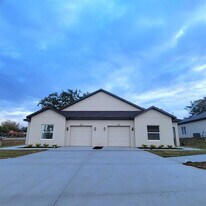 1293 Disston Ave in Clermont, FL - Building Photo