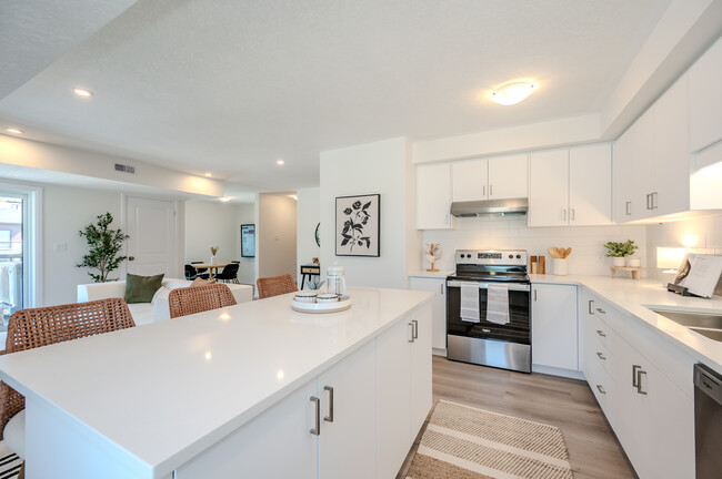 38 Reverie Way in Kitchener, ON - Building Photo - Building Photo