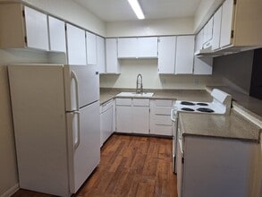 4940 E Owens Ave in Las Vegas, NV - Building Photo - Building Photo