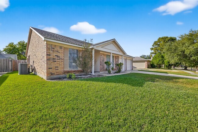 2018 Windy Meadow Dr in Sugar Land, TX - Foto de edificio - Building Photo