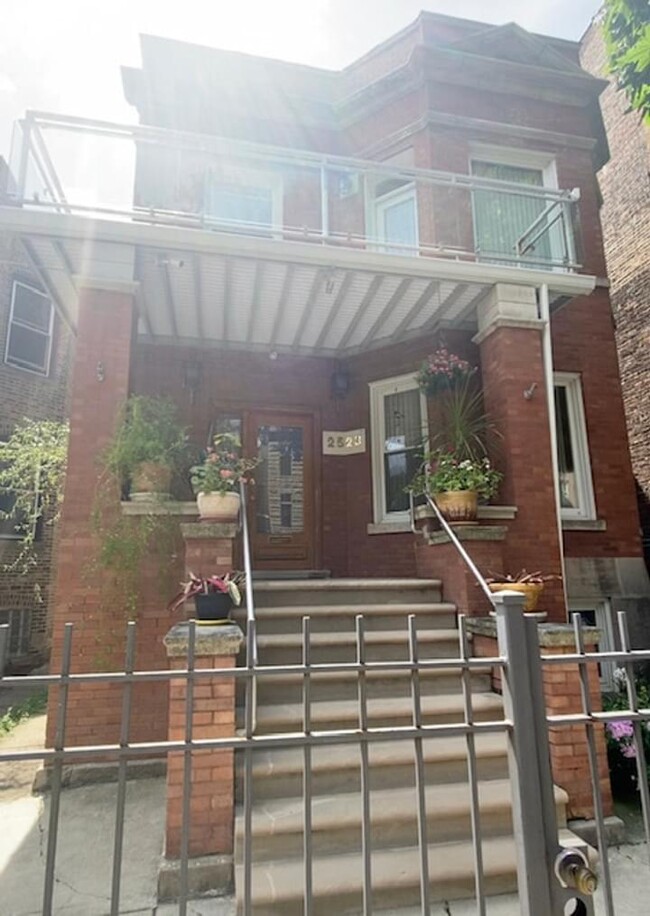 property at 2523 W Iowa St