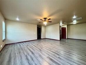 1601 Lawter Rd in Weatherford, OK - Foto de edificio - Building Photo