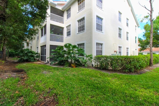 4655 St Croix Ln in Naples, FL - Foto de edificio - Building Photo