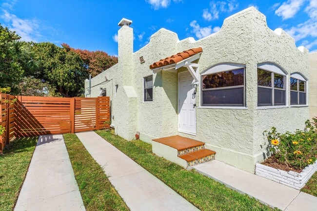 property at 921 S M St