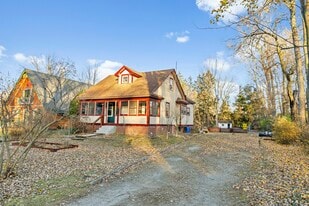 906 Harrow Rd in Toledo, OH - Building Photo