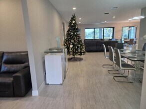 527 SE Vallarta Dr in Port St. Lucie, FL - Building Photo - Building Photo