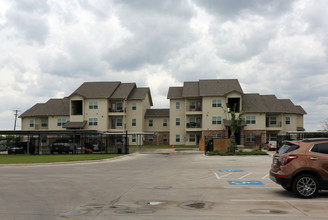 Henderson1575 Apartment Homes in Los Fresnos, TX - Building Photo - Building Photo