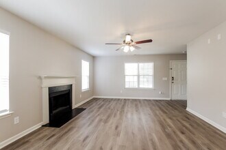 2449 Reid Oaks Dr in Charlotte, NC - Foto de edificio - Building Photo