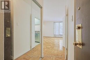 485 Kingston Rd in Toronto, ON - Building Photo