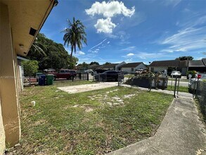 3611 NW 194th Terrace in Miami Gardens, FL - Building Photo - Building Photo