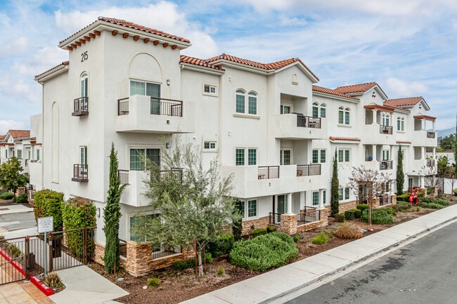 177 N Myrtle Ave in Pomona, CA - Building Photo - Building Photo