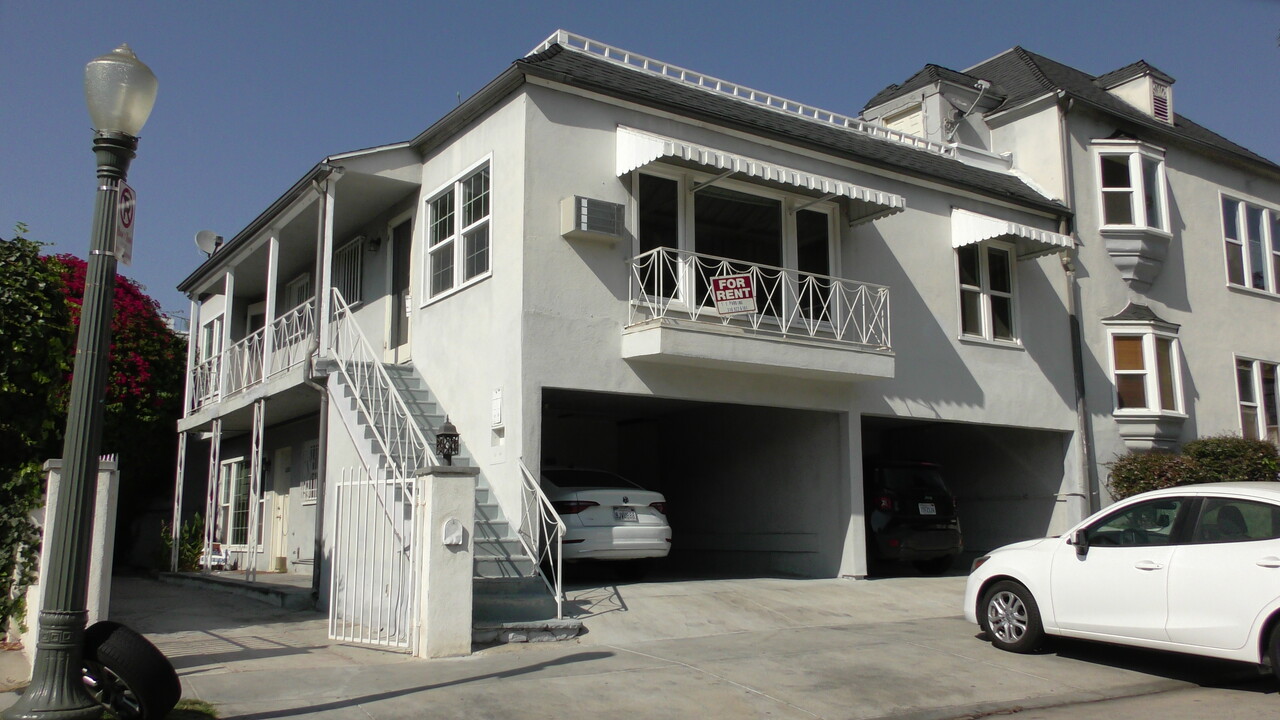 11047 Ophir Dr in Los Angeles, CA - Building Photo