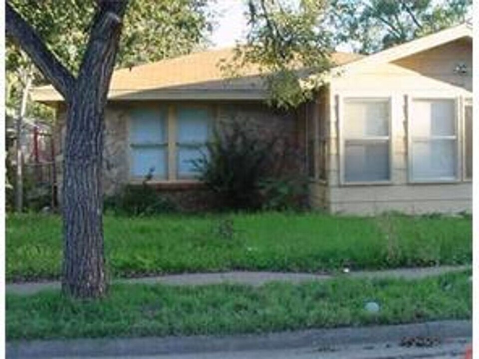 2450 Russell Ave in Abilene, TX - Building Photo