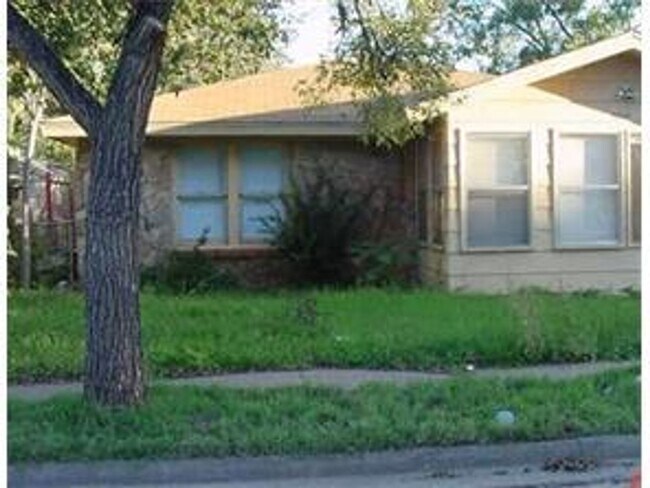 property at 2450 Russell Ave