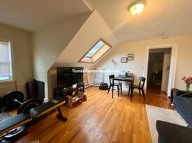 187 Beacon St, Unit 3 in Somerville, MA - Building Photo