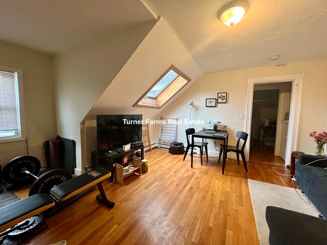 187 Beacon St, Unit 3