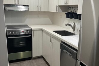 Arla Manor in Vancouver, BC - Building Photo - Building Photo