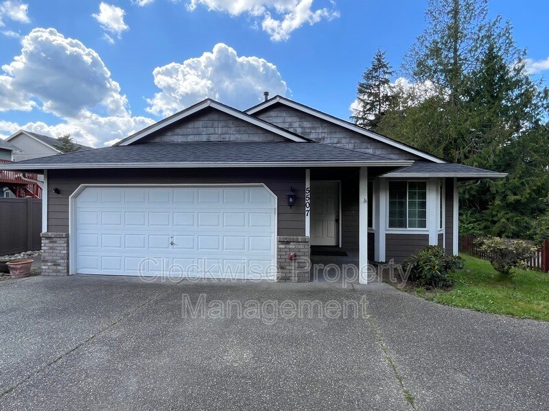 5507 208th St Ct E in Spanaway, WA - Building Photo