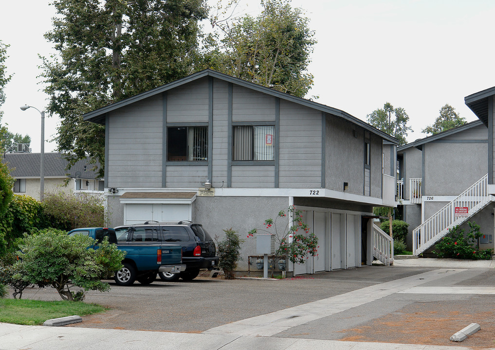 722 W Walnut Ave in Orange, CA - Building Photo