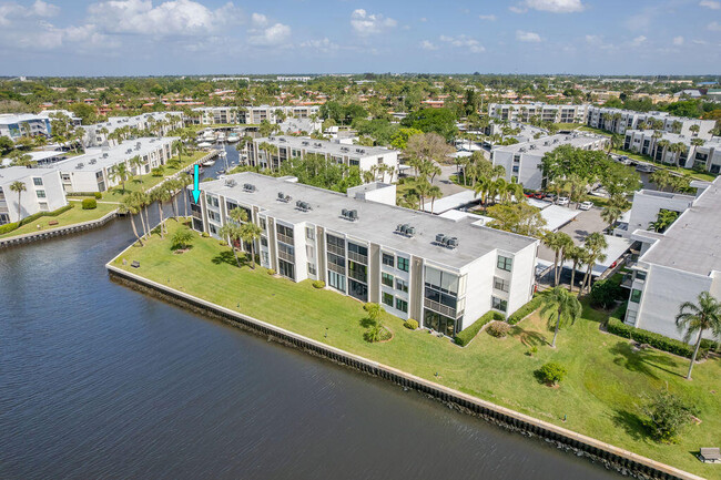 1950 SW Palm City Rd in Stuart, FL - Foto de edificio - Building Photo