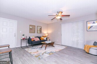 100 Windmont Dr NE-Unit -404 in Atlanta, GA - Building Photo - Building Photo