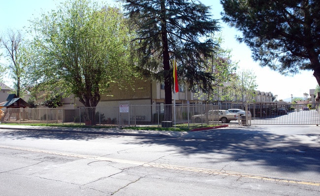 Park Place Townhomes in Hemet, CA - Foto de edificio - Building Photo