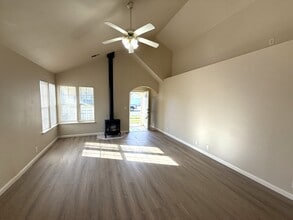 3058 Helena Way in Chico, CA - Building Photo - Building Photo