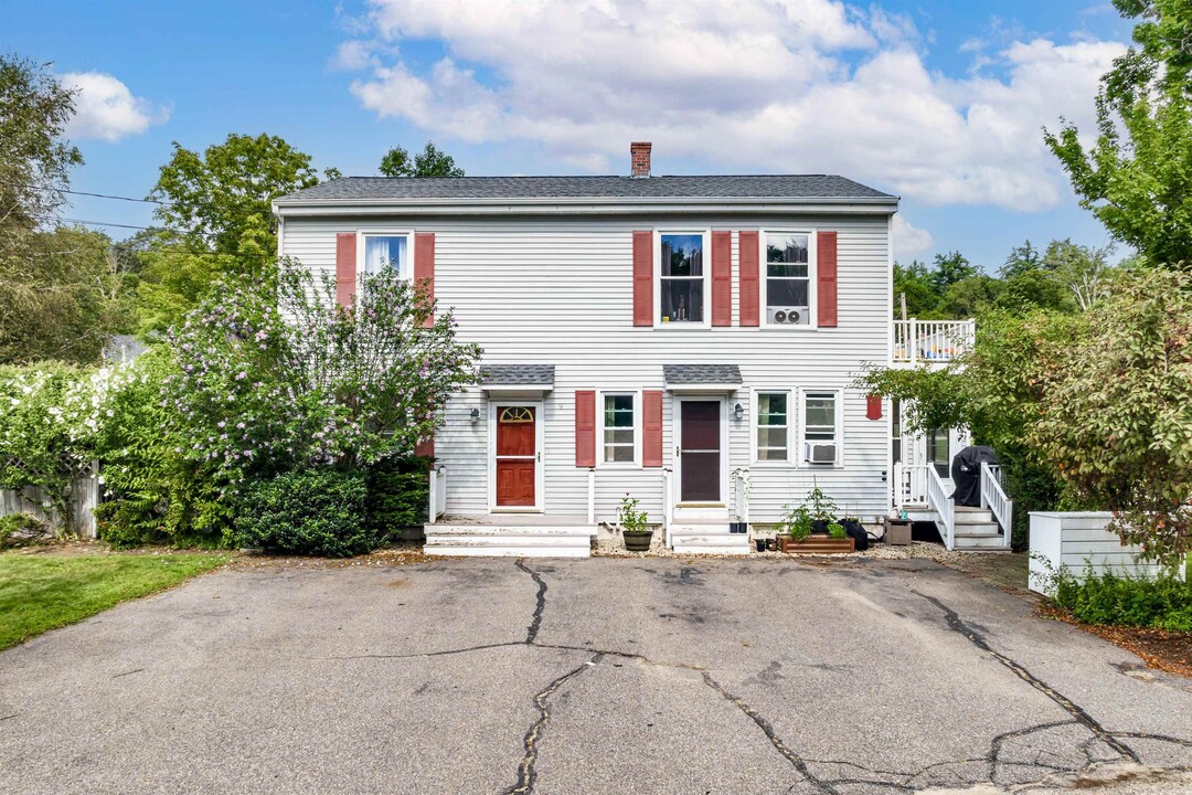 11 Depot St in Newfields, NH - Building Photo