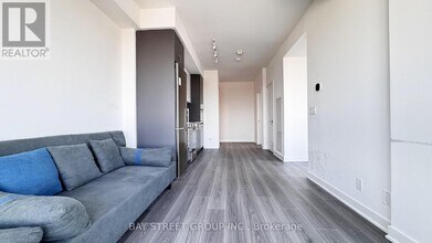 50 Upper Mall Wy in Vaughan, ON - Building Photo - Building Photo