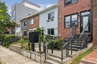 1519 K St SE, Unit 201 in Washington, DC - Building Photo - Building Photo