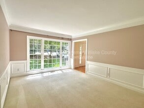 106 Oak Spring Ct in Carrboro, NC - Building Photo - Building Photo