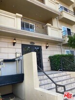 11911 Mayfield Ave in Los Angeles, CA - Building Photo