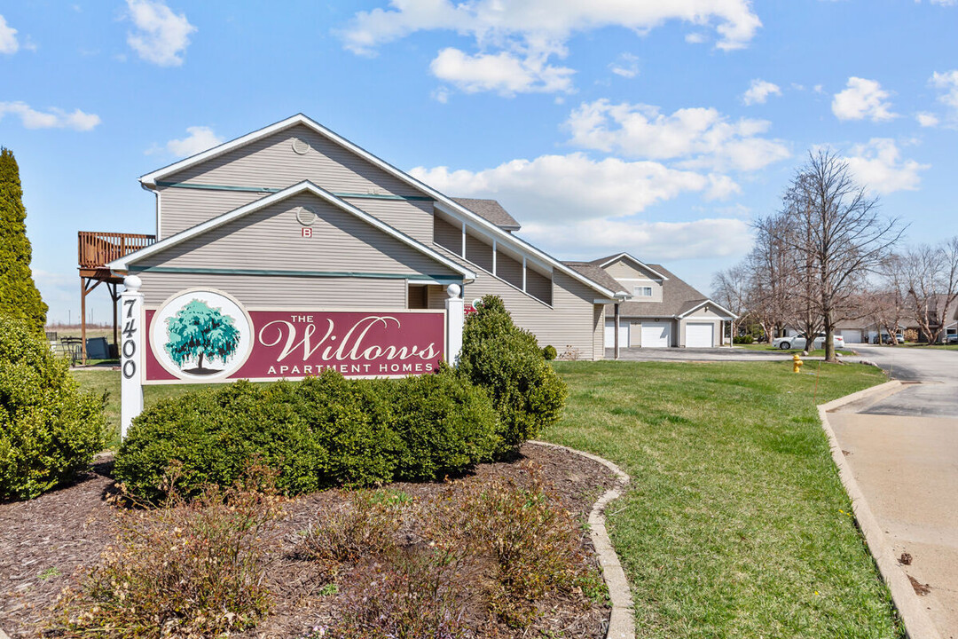 The Willows in Peoria, IL - Building Photo