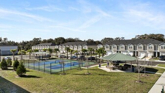 Beacon Point Townes in St. Augustine, FL - Building Photo