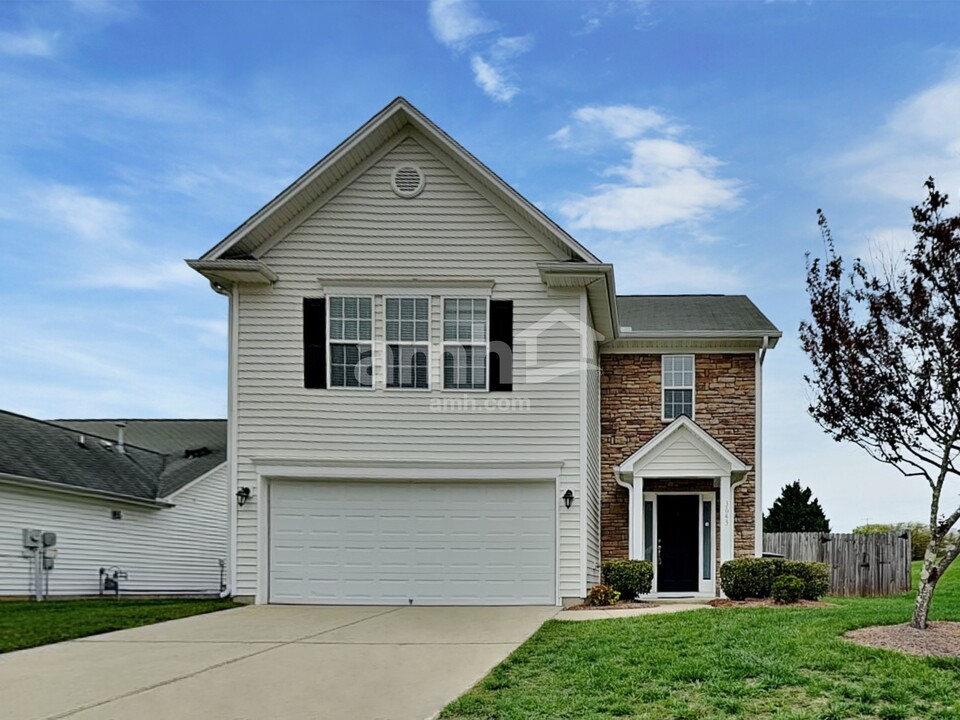 3643 Sunset Hollow Dr in High Point, NC - Building Photo
