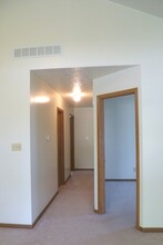 2418 Dell Zell Dr in Indianapolis, IN - Foto de edificio - Building Photo